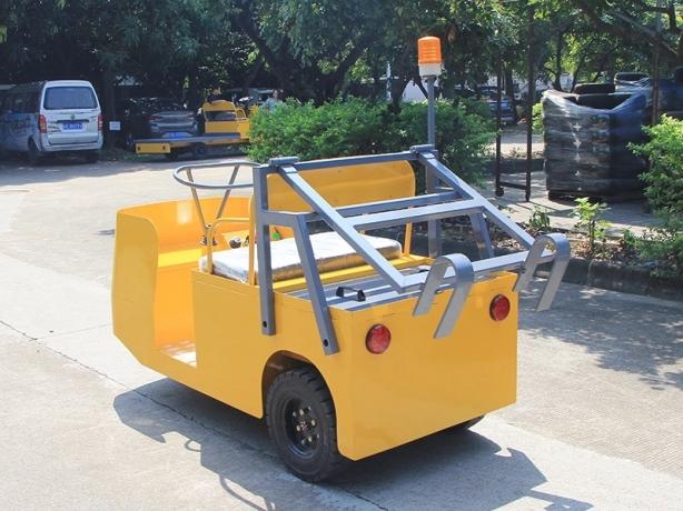Electric Towing Tractors vs. Traditional Towing Solutions: Which Is Better?