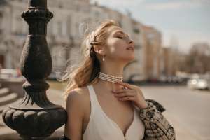 Celebrity Sparkle: How Stars Are Setting Jewelry Trends Celebrity Sparkle: How Stars Are Setting Jewelry Trends